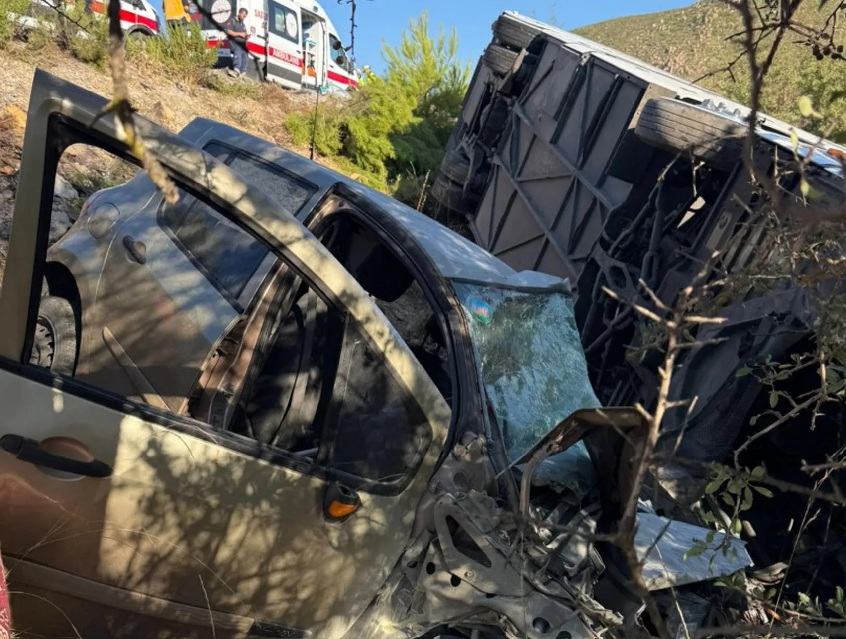 İzmir Menderes'te Sabah Saatlerinde Acı Kaza İki Kişi Hayatını Kaybetti