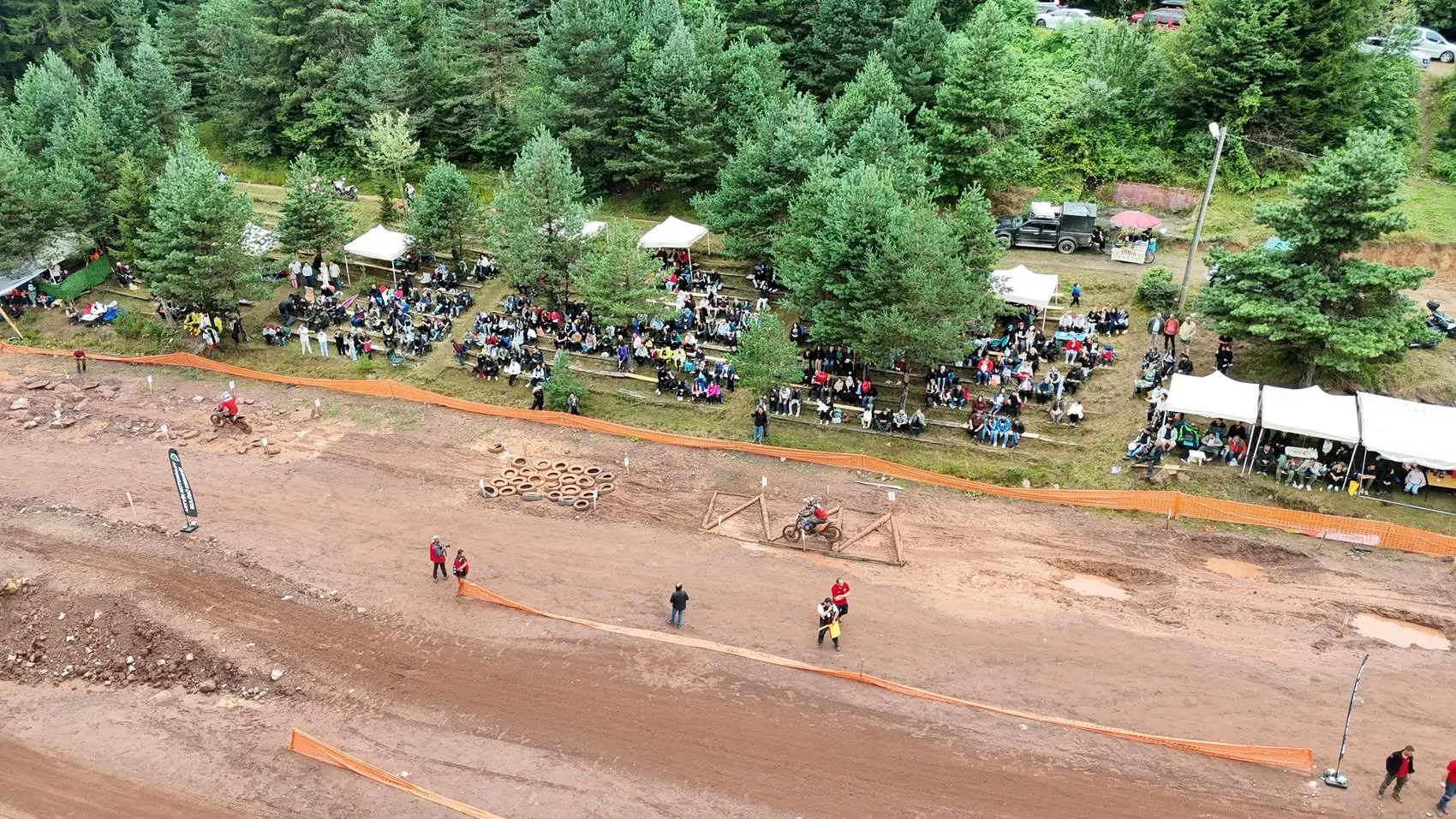 Artvin’in zirvesinde çamur ve adrenalin dolu enduro kapışması