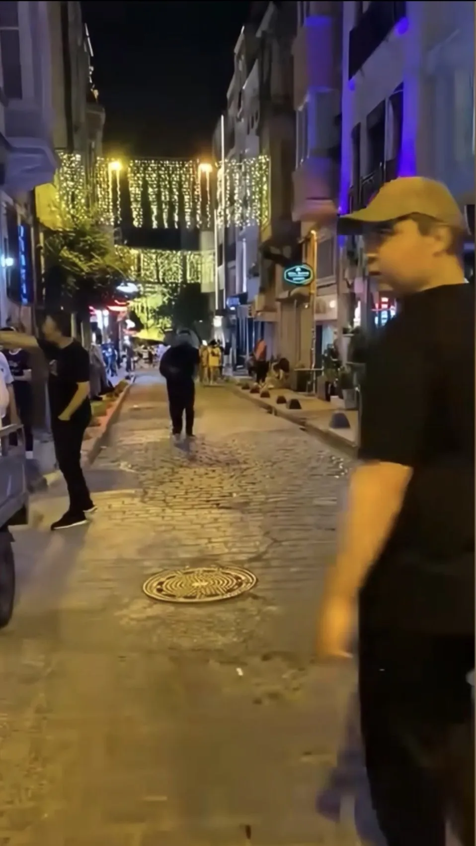 Beyoğlu’nda köpek kavgası kanlı bitti
