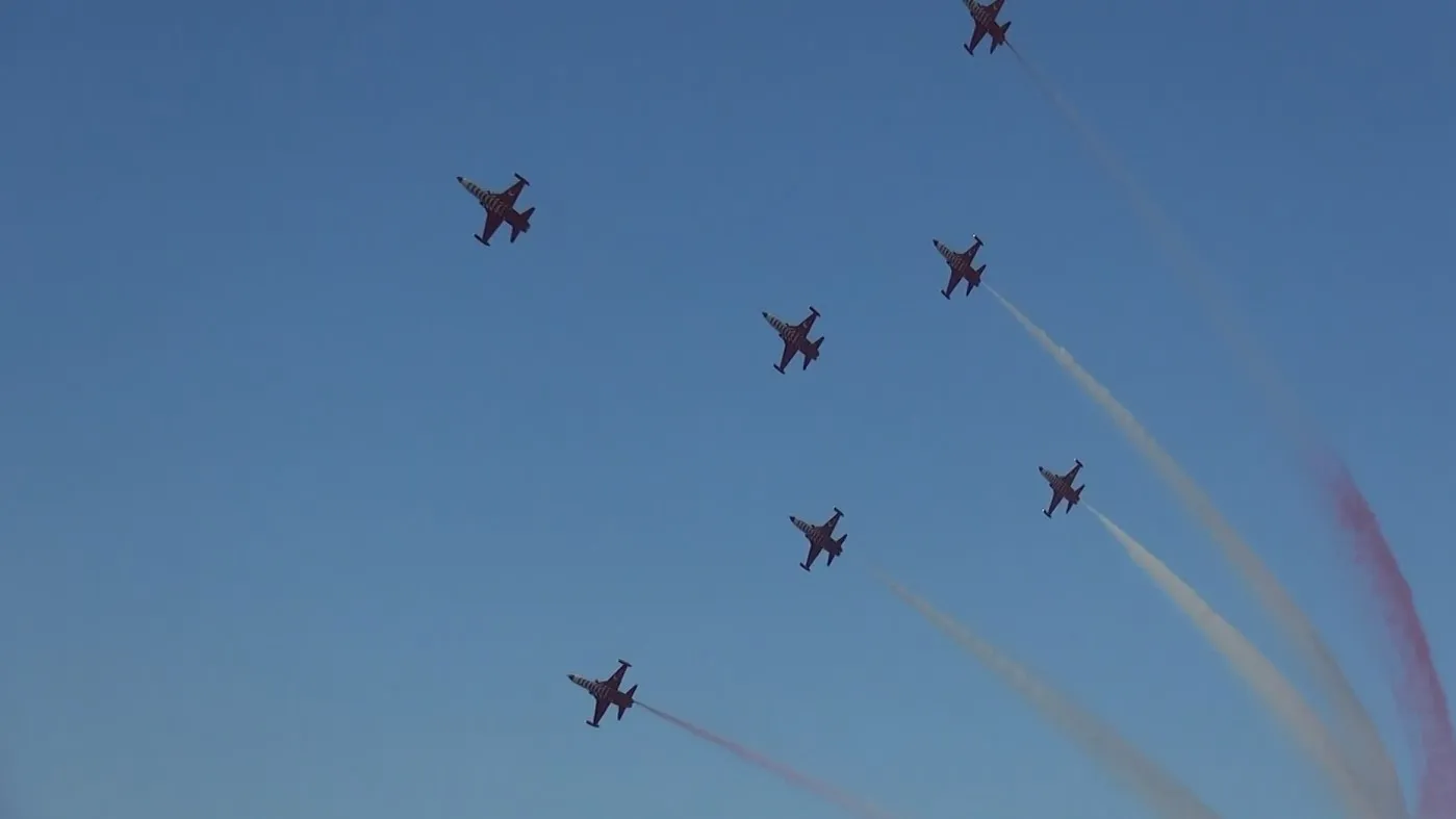 Türk Yıldızları Yalova semalarında Atatürk için kanat açtı