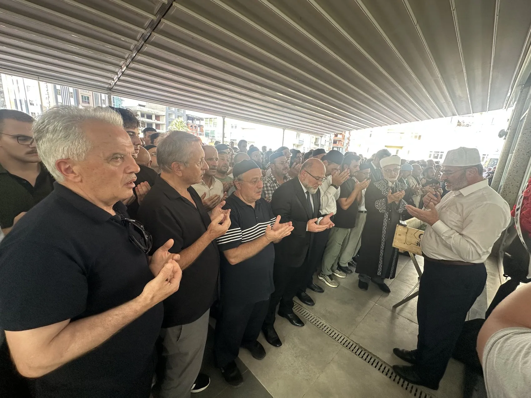 Dalgalara karşı koyamadılar İki kardeşin cenazesi toprağa verildi