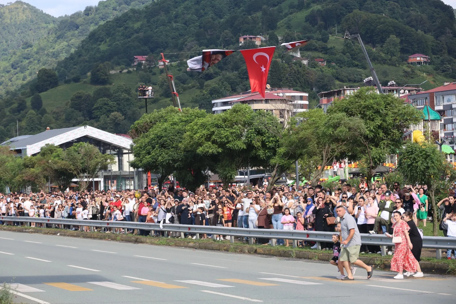 SOLOTÜRK Arhavi semalarında izleyenleri büyüledi