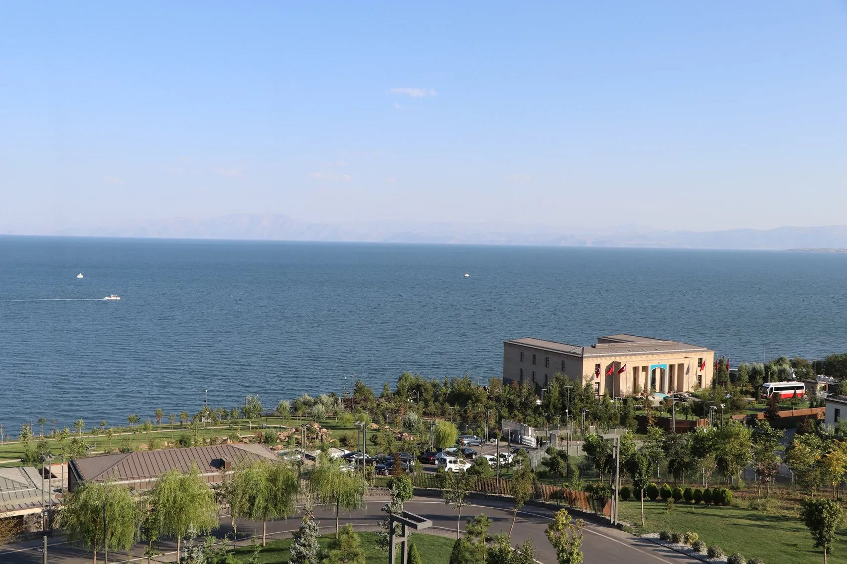 Erdoğan Ahlat'ta Terörsüz Türkiye için herkesi göreve çağırdı