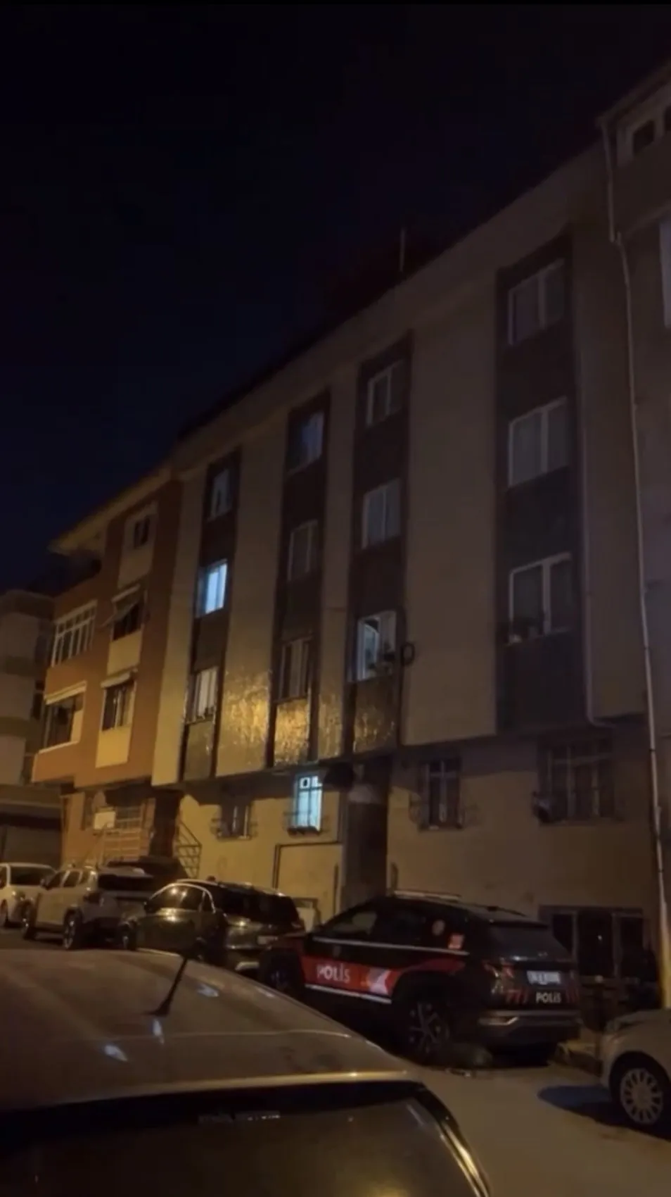 Amcası eve gelince yerde hareketsiz yatan yeğenini buldu