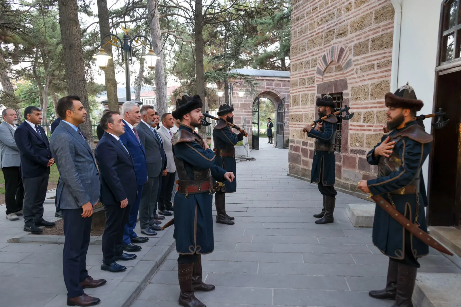 Ticaret Bakanı Bolat Söğüt’te Ertuğrul Gazi’yi ziyaret etti