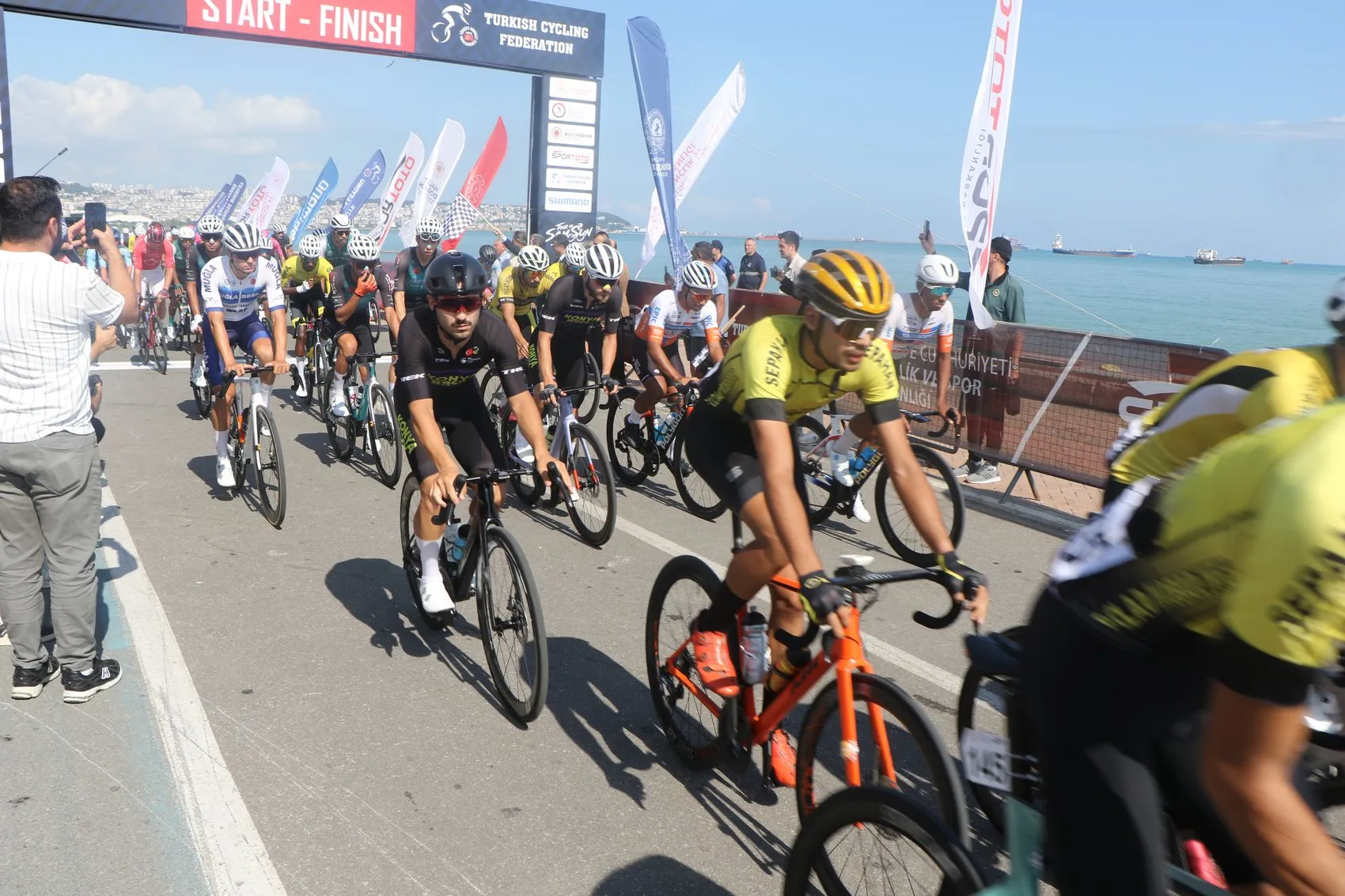 Pedallar Samsun için dönüyor 23 ülkeden 107 sporcu yarışta