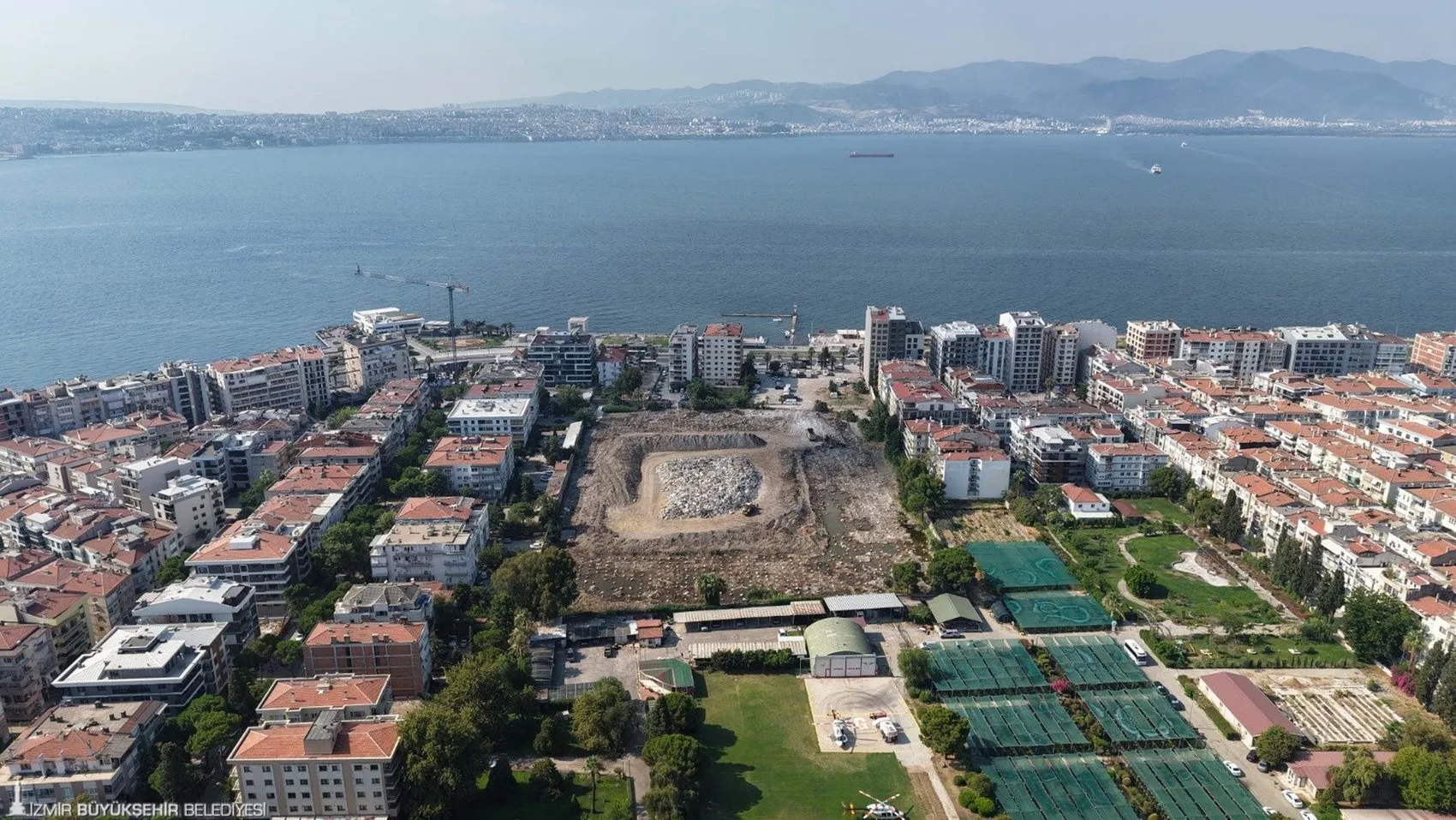 Karşıyaka taraftarı stat beklerken kulüpten siyaset üstü çağrı