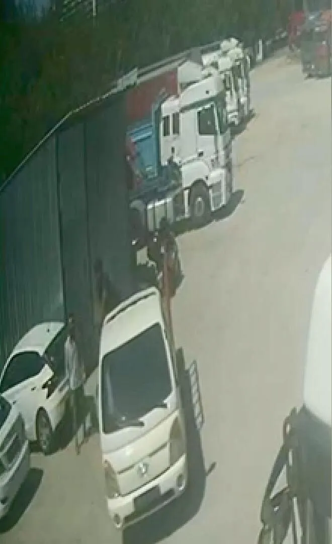 Esenyurt'ta kamyonetle gelip 49 kilo bakır kablo çaldılar