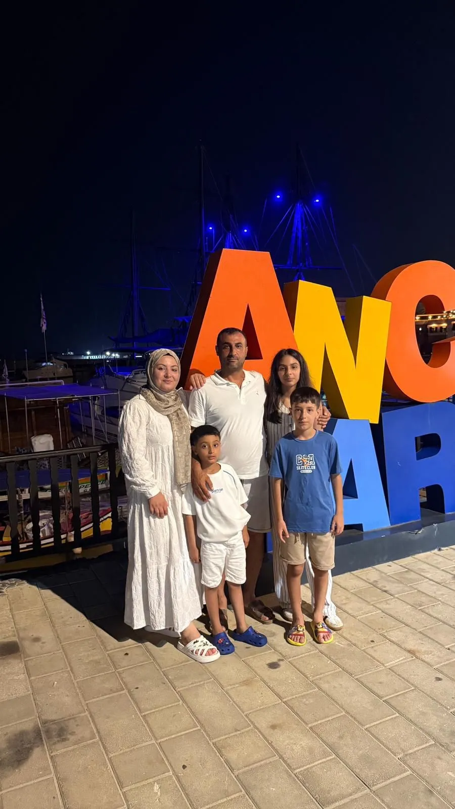 Kızının elini tutuyordu, bir valizle birlikte sulara gömüldü: Anne Biçer'in yürek yakan feryadı
