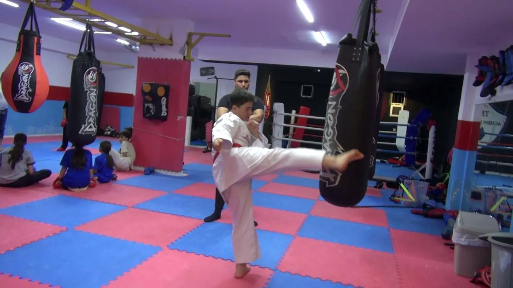 Hataylı genç karateci dünya şampiyonluğu için mindere çıkıyor