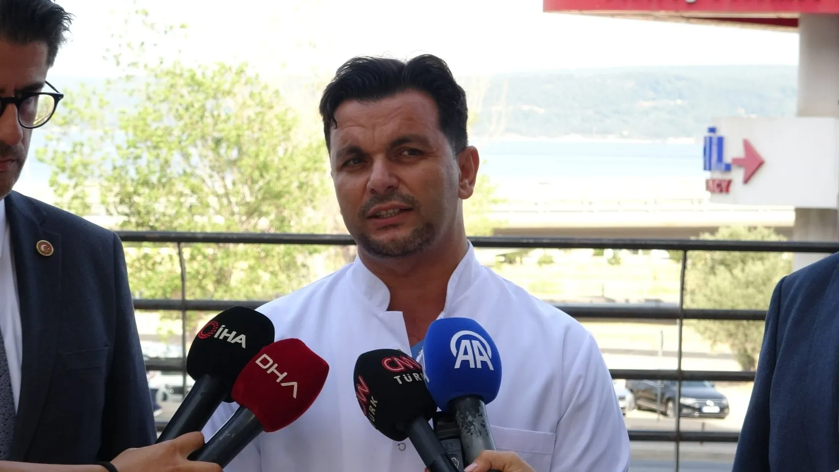 Cem Yılmaz'dan hastane odasında ilk mesaj: Sağlık durumuyla ilgili doktorundan sevindiren açıklama geldi