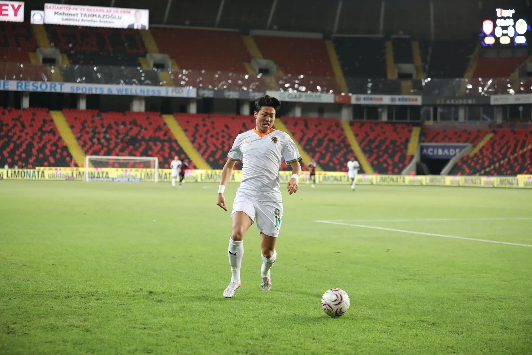 Gaziantep FK ve Alanyaspor mücadelesinden kareler