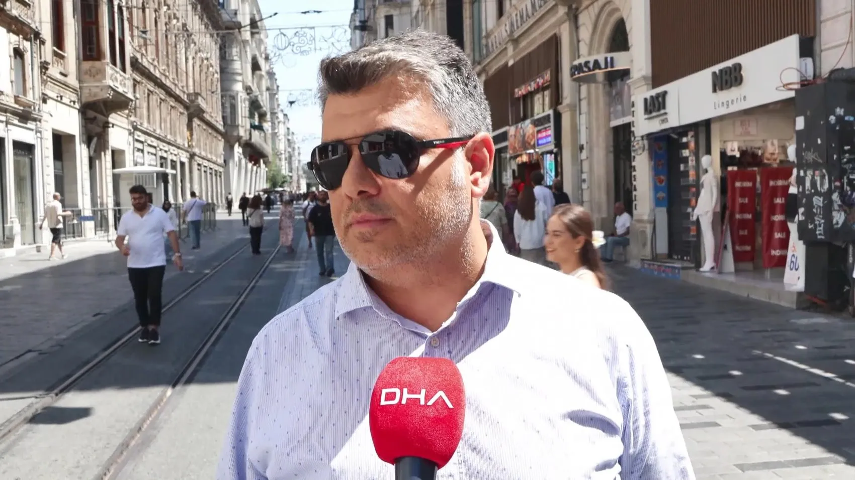 Çiçek Pasajı’na dondurmacı tabelası tepkisi