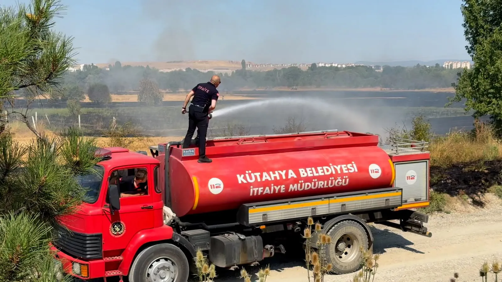 Kütahya kara yolunda anız yangını paniği