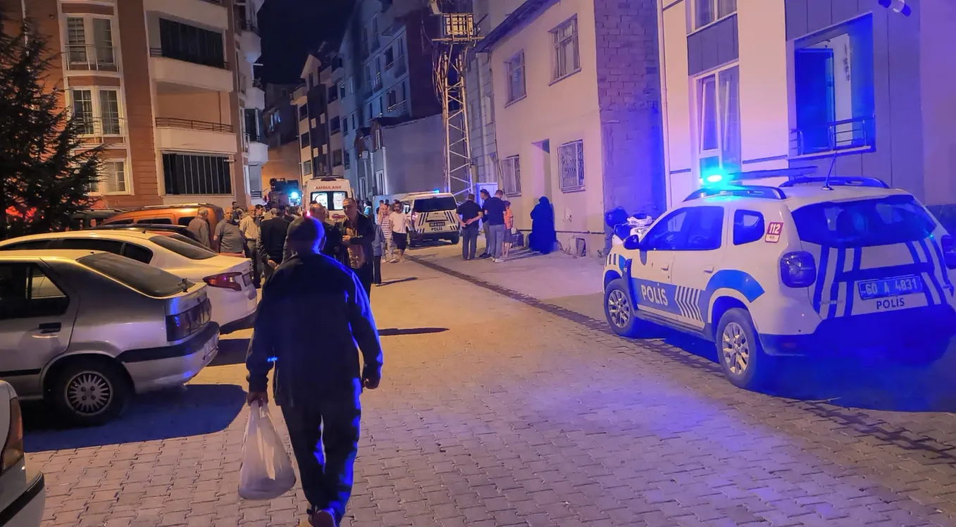 Tokat'ta apartman dairesinde yangın paniği
