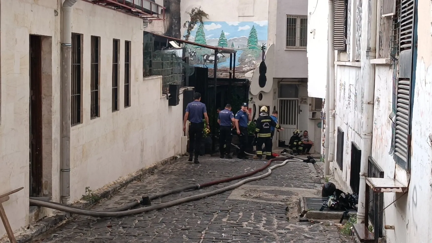 Şahinbey'de sabah mesaisi Restoran alevlere teslim oldu