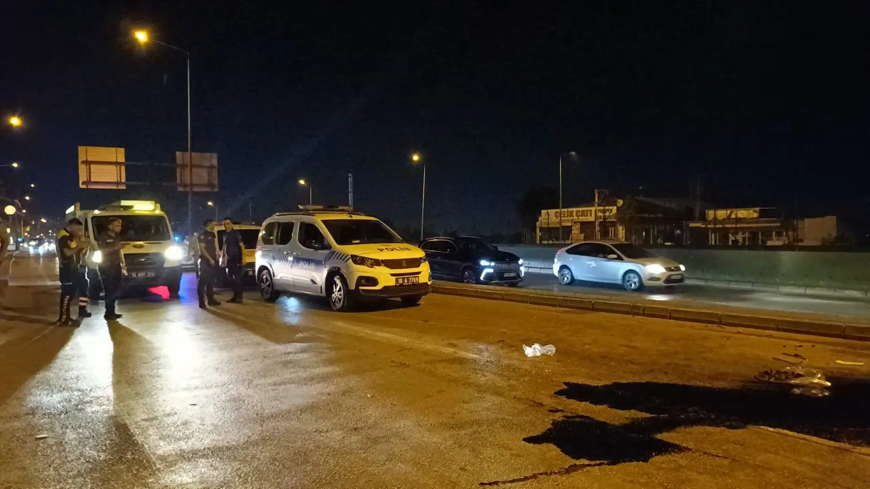 Bursa'da gece yarısı trafik kazası 17 yaşındaki genç hayatını kaybetti