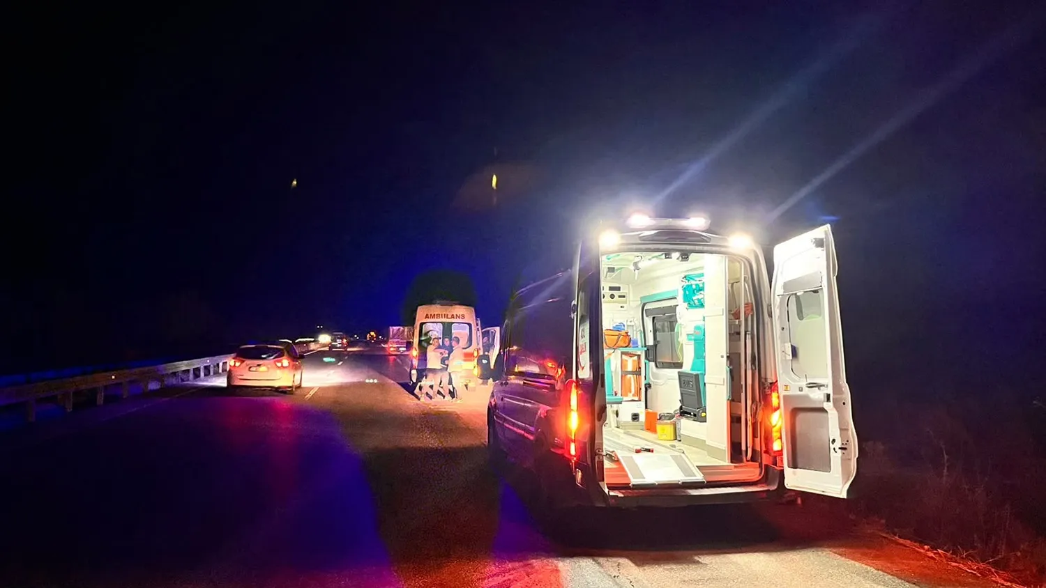 Manisa Kula yolunda gece yarısı kaza 3 kişi yaralı