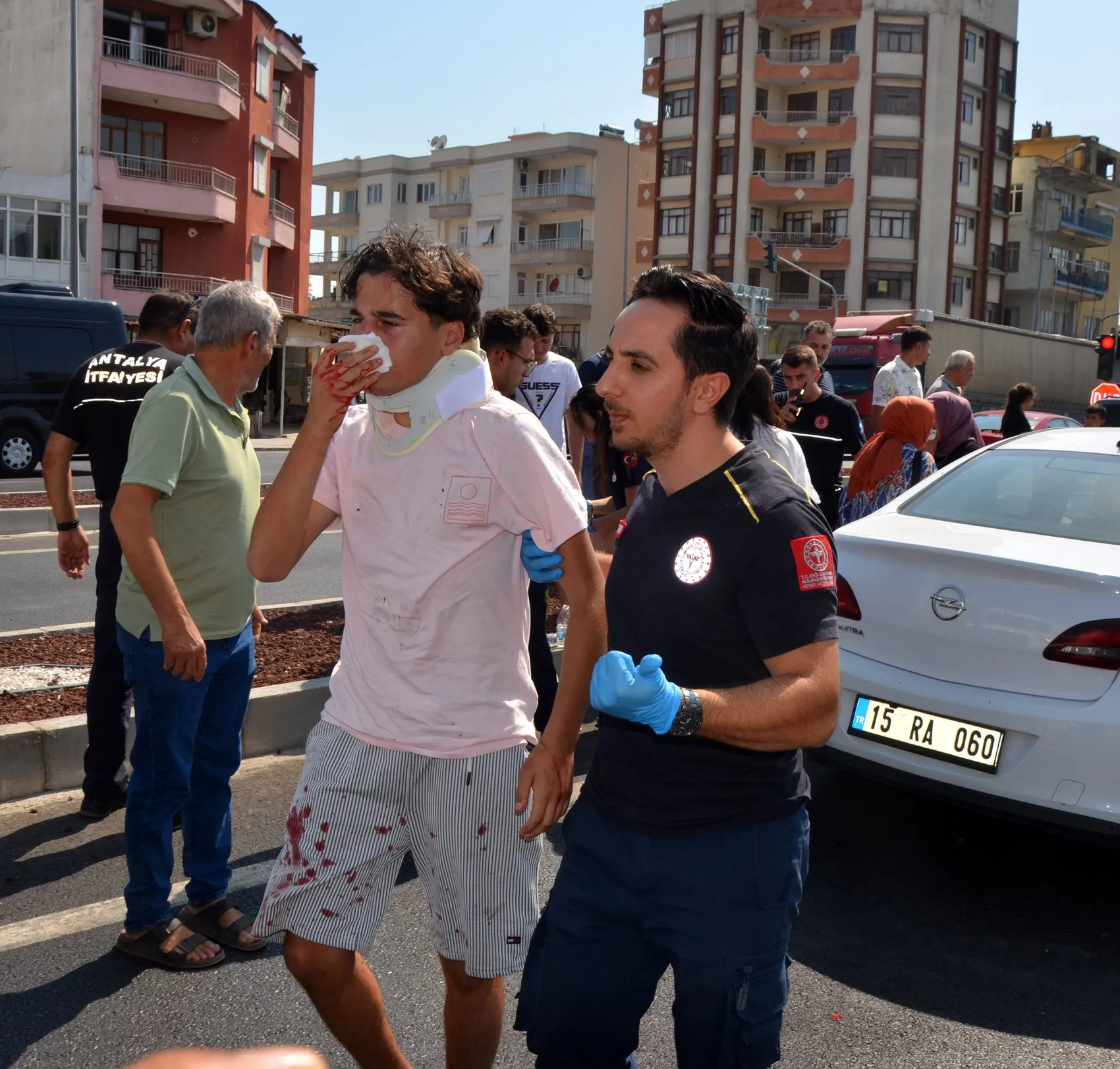 Antalya Serik yolunda beş araç birbirine girdi