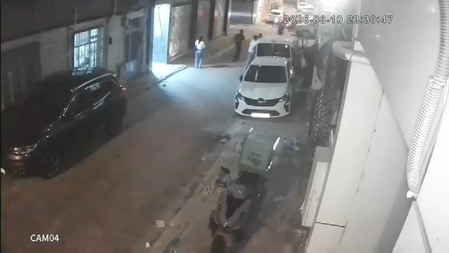 Kadına saldıran şüpheliye engel olan polisleri bıçakladılar, 4 tutuklama