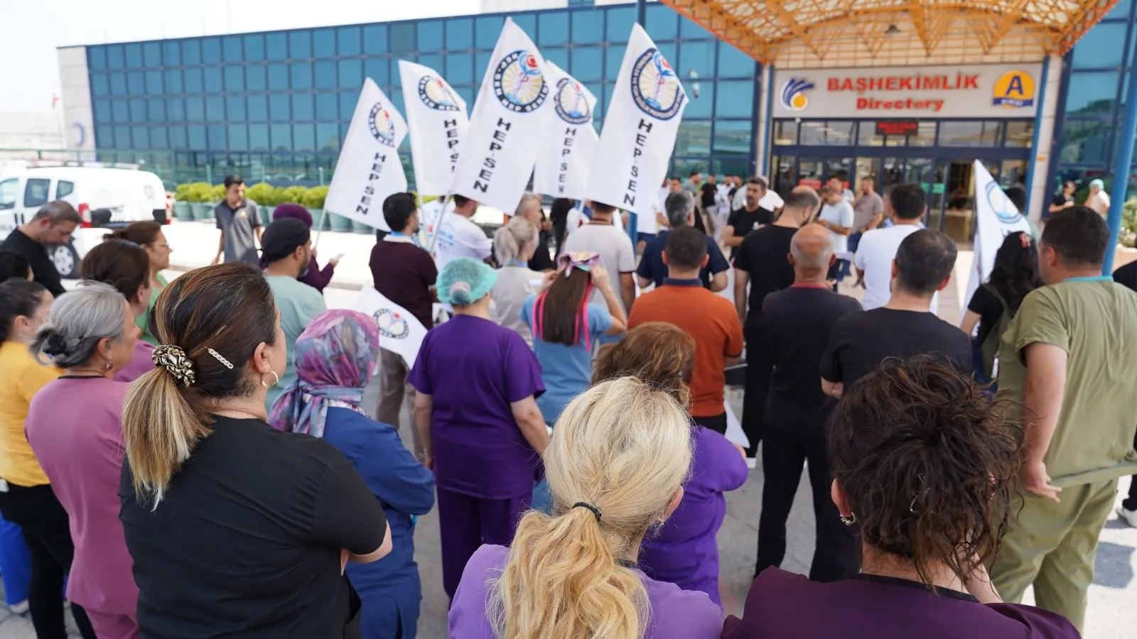 Sağlık çalışanları tükendi Personel eksikliği ve yetersiz ödeme isyanı