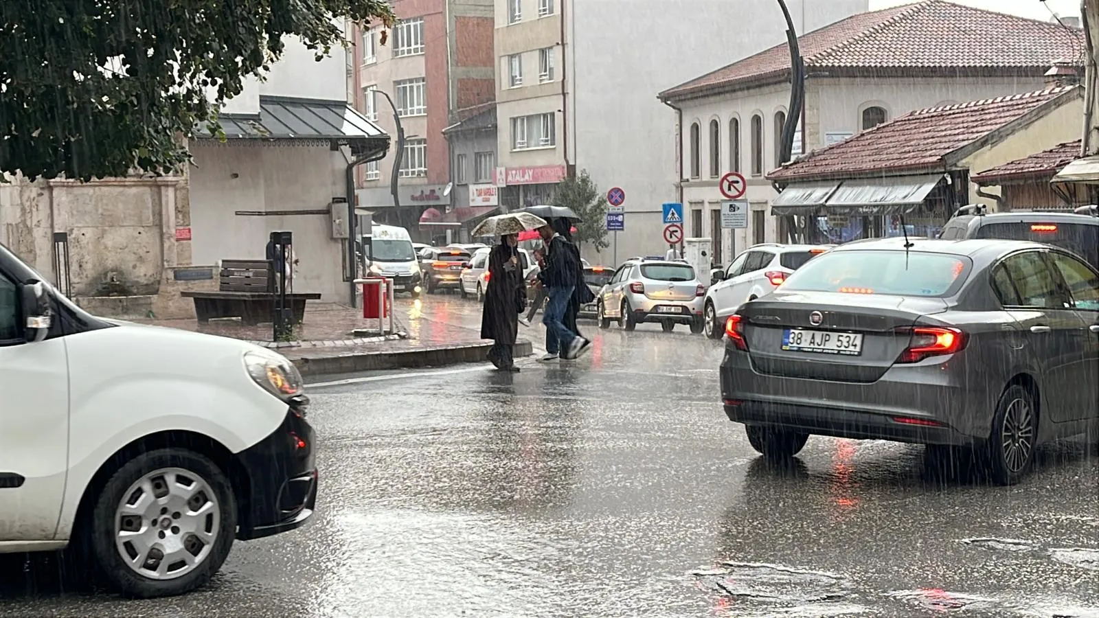 Bolu'da sağanak etkili oldu