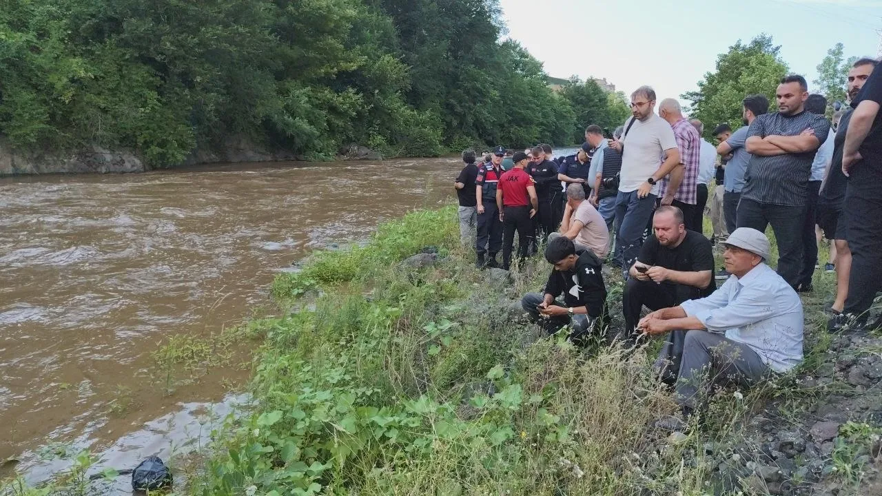 Giresun sel felaketiyle sarsıldı anne ve iki kızı kayıp