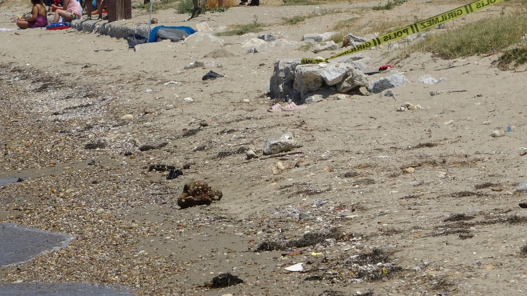 Çanakkale plajında denize girenleri korkutan tarihi mühimmat