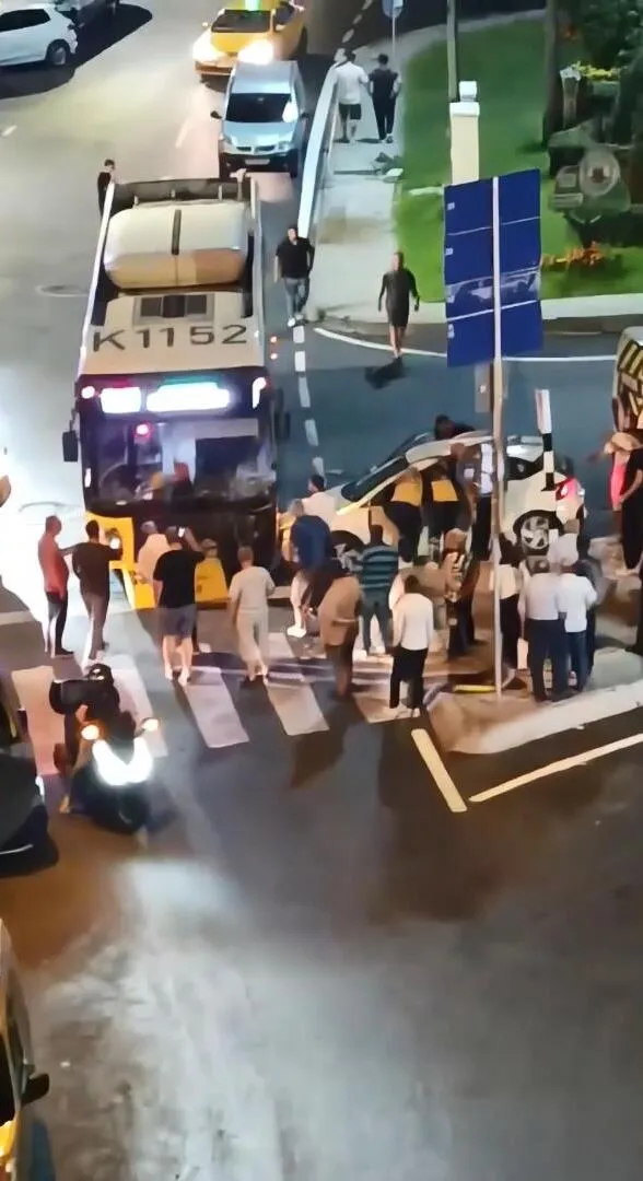 Kağıthane’de bekçinin kullandığı otomobil İETT otobüsüyle çarpıştı
