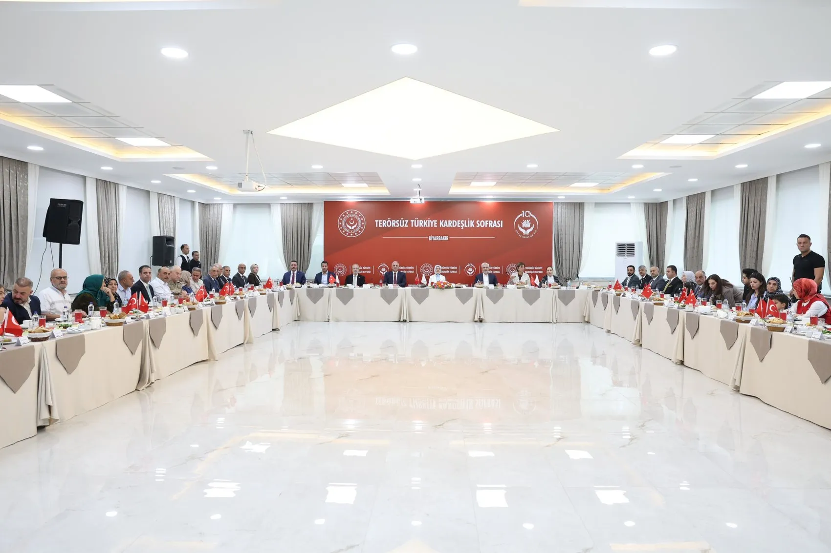 Bakan Göktaş şehit yakınlarına seslendi Terörsüz Türkiye kararlılığı tam