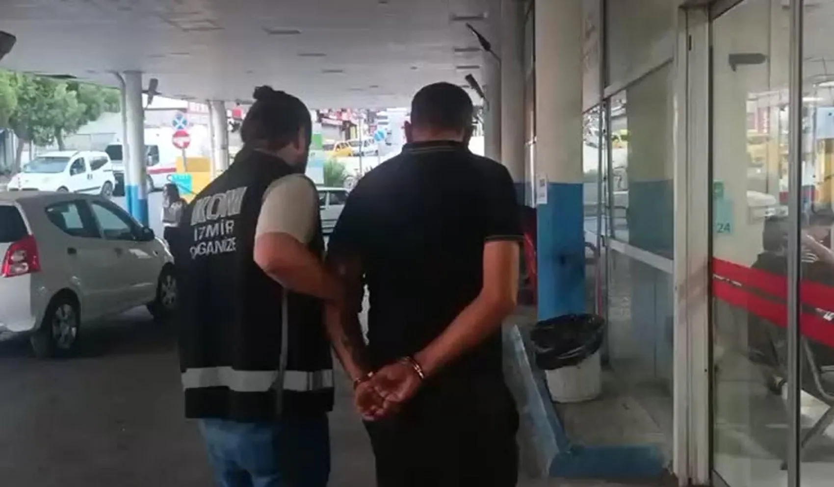İzmir ve Manisa'da atölye gibi çalışan adreslere baskın 13 gözaltı