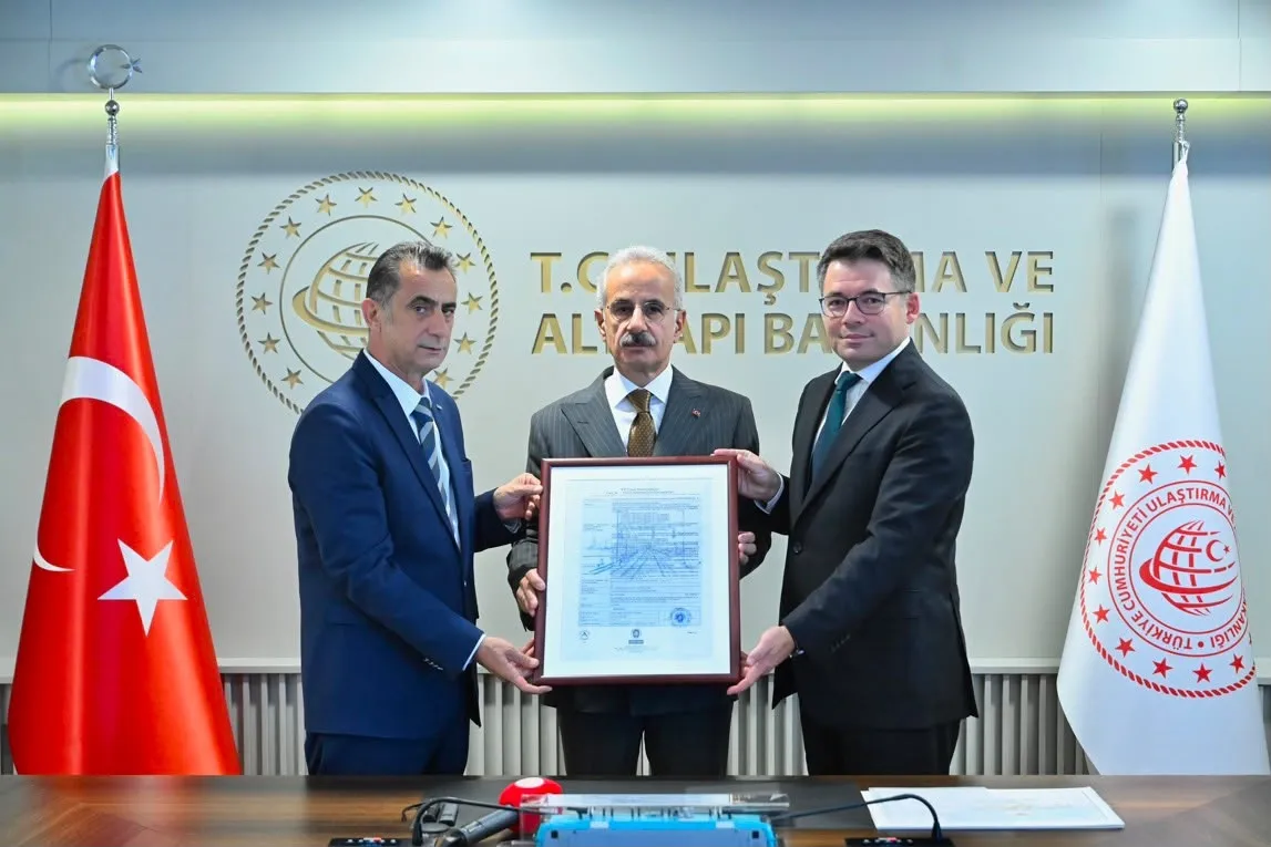 Yerli lokomotif E5000 Avrupa yollarına çıkmaya hak kazandı