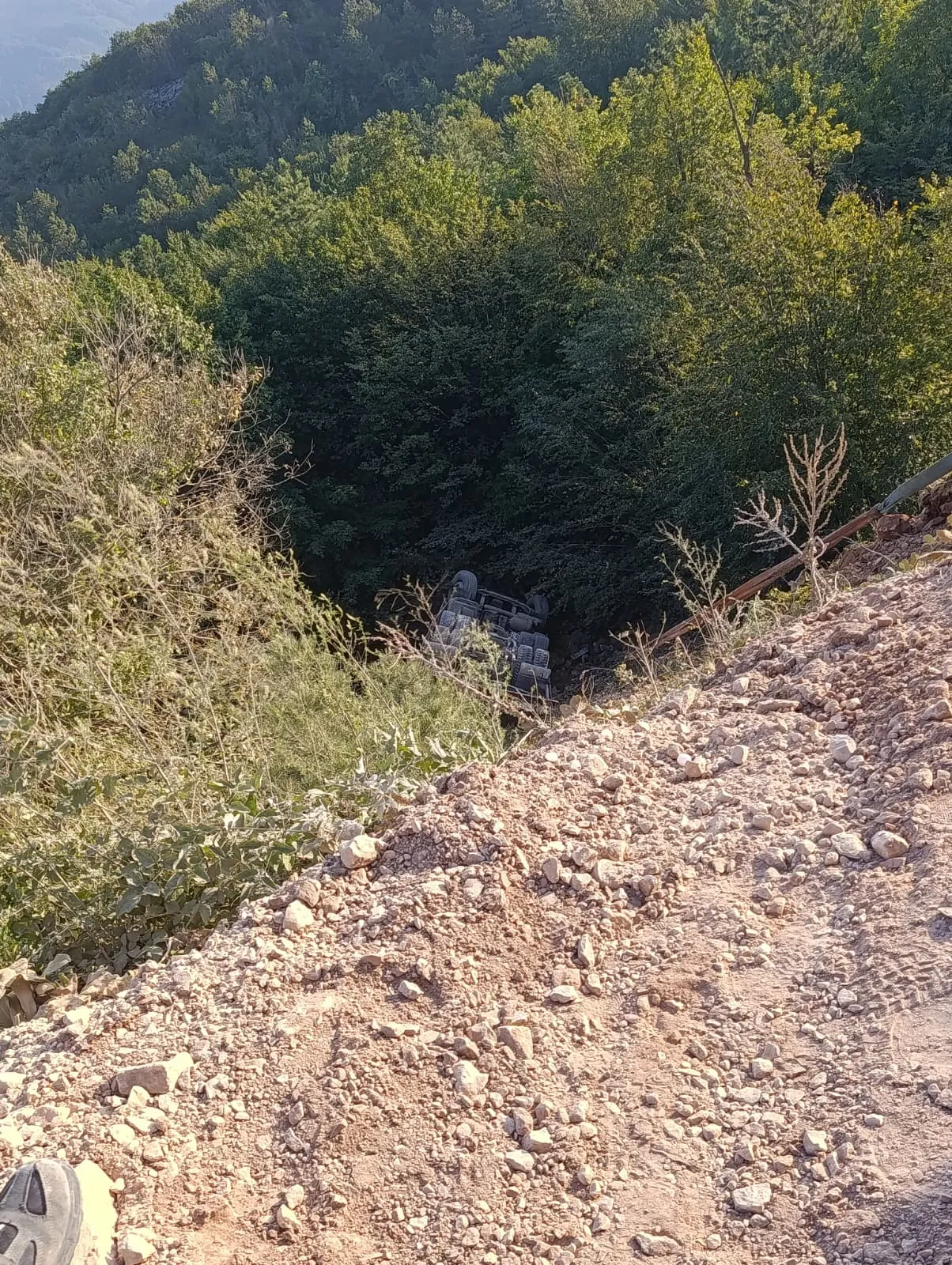 Sakarya Akyazı yolunda feci kaza TIR sürücüsü hayatını kaybetti