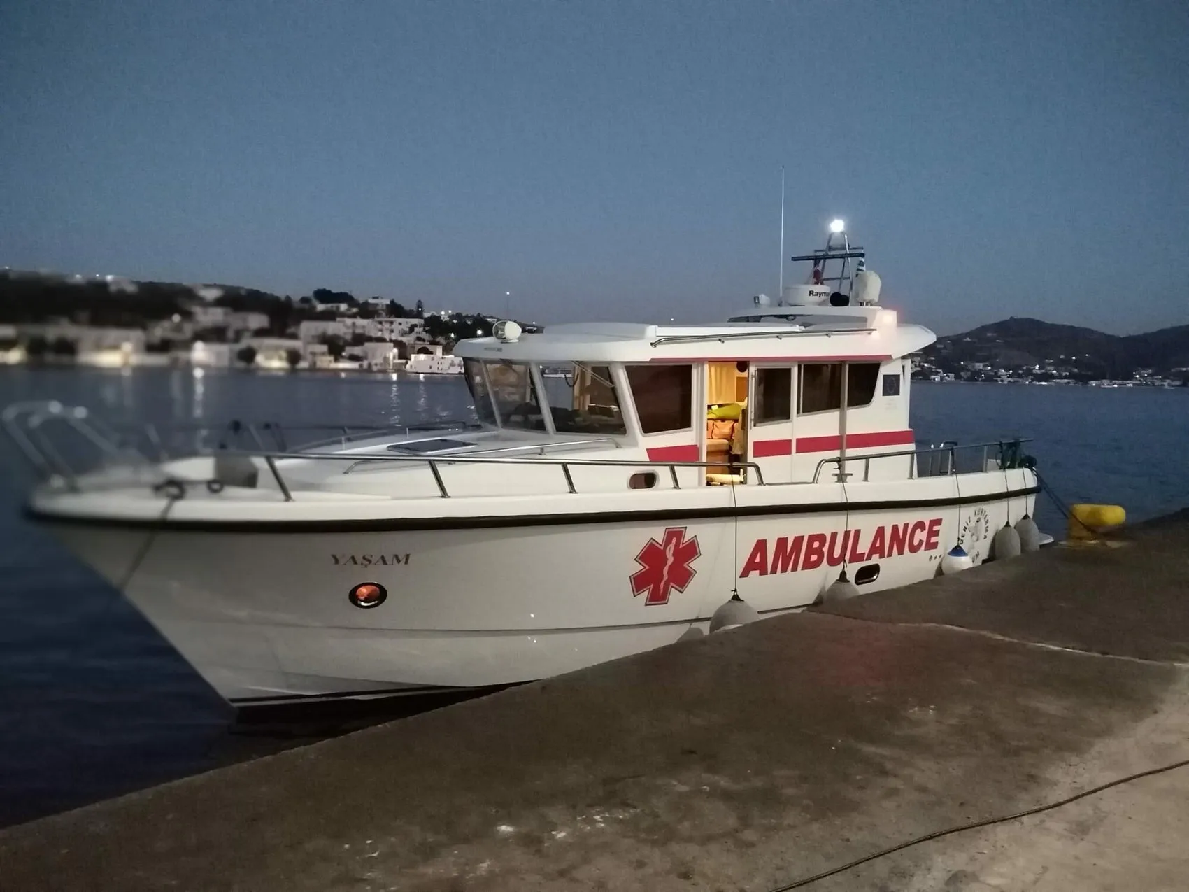 Tatilde rahatsızlanan 14 yaşındaki çocuk için Yunan adasından deniz ambulansı seferi