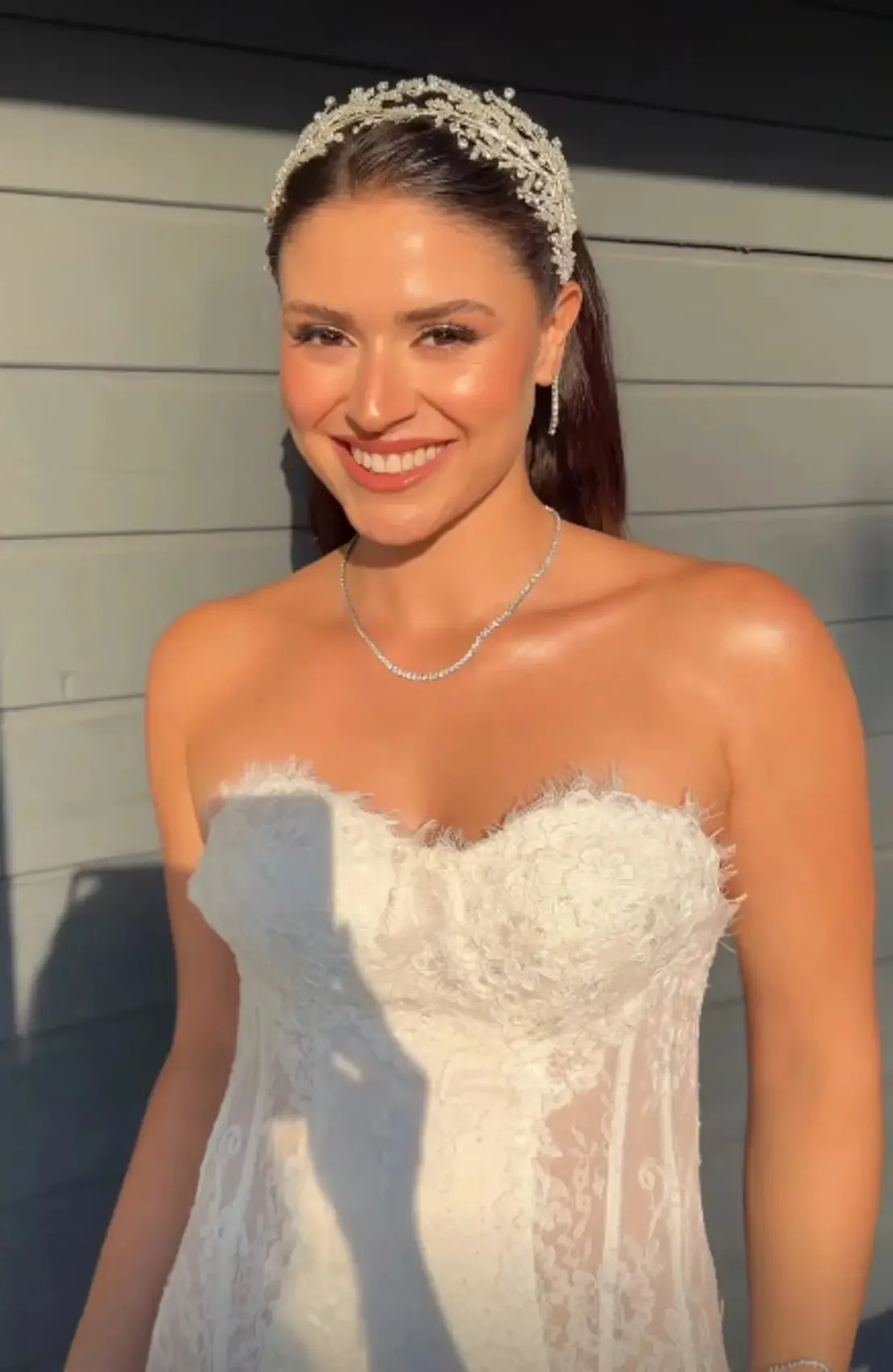 Survivor Ayşe Yüksel bir düğün daha yaptı! Gelinliği tam not aldı 3