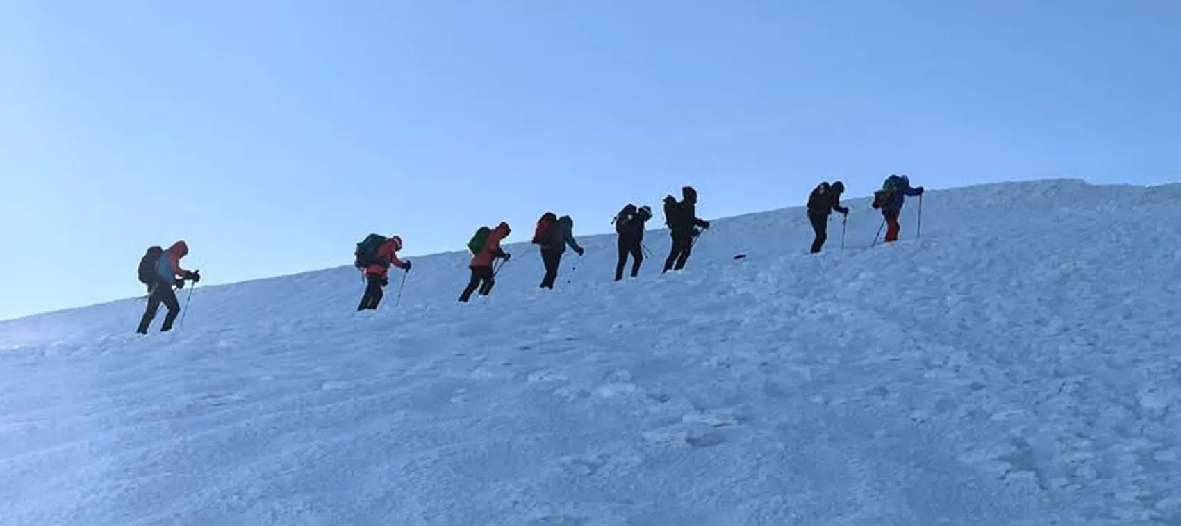 Ağrı Dağı zirvesinde sıra dışı akademik yıl açılışı