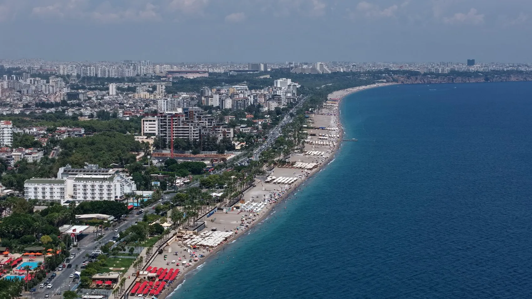 Antalya’da nemli hava bunaltıyor