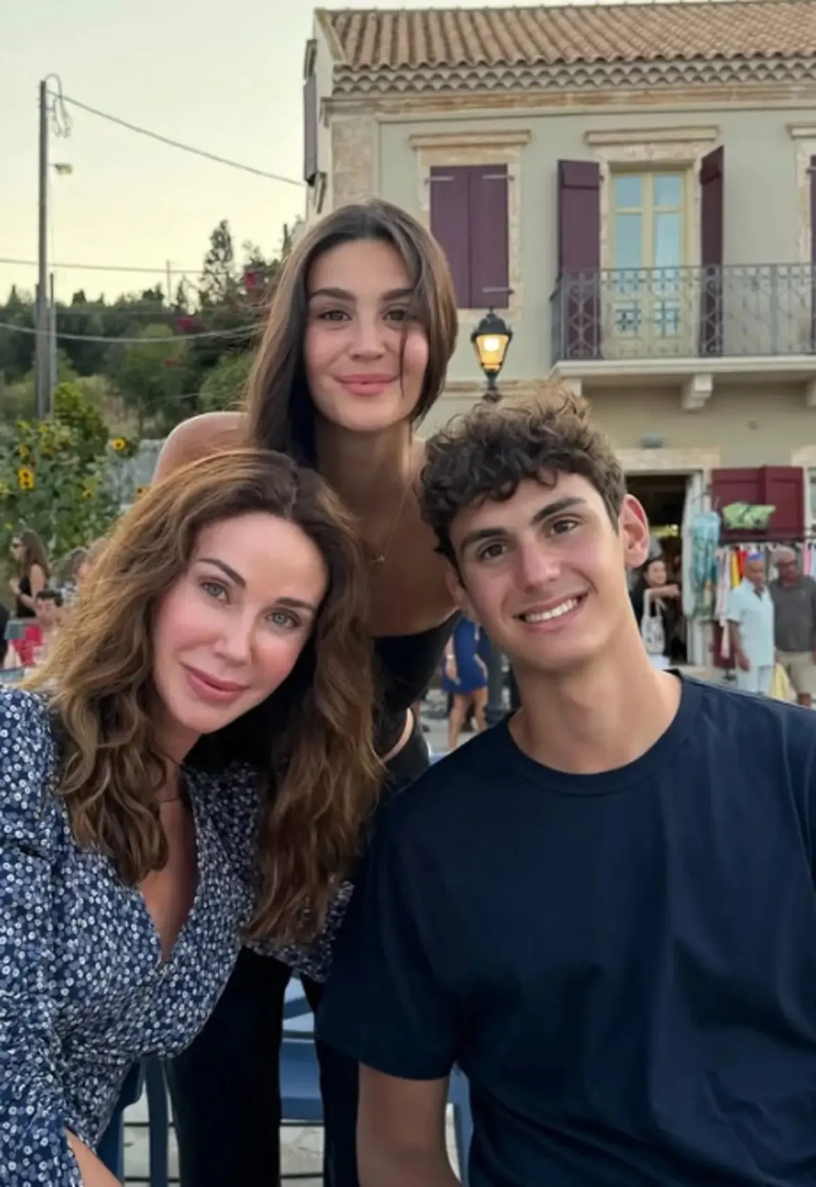 Demet Şener tatil karelerini paylaşmaya doyamadı! Bikinili pozları gündemde 1