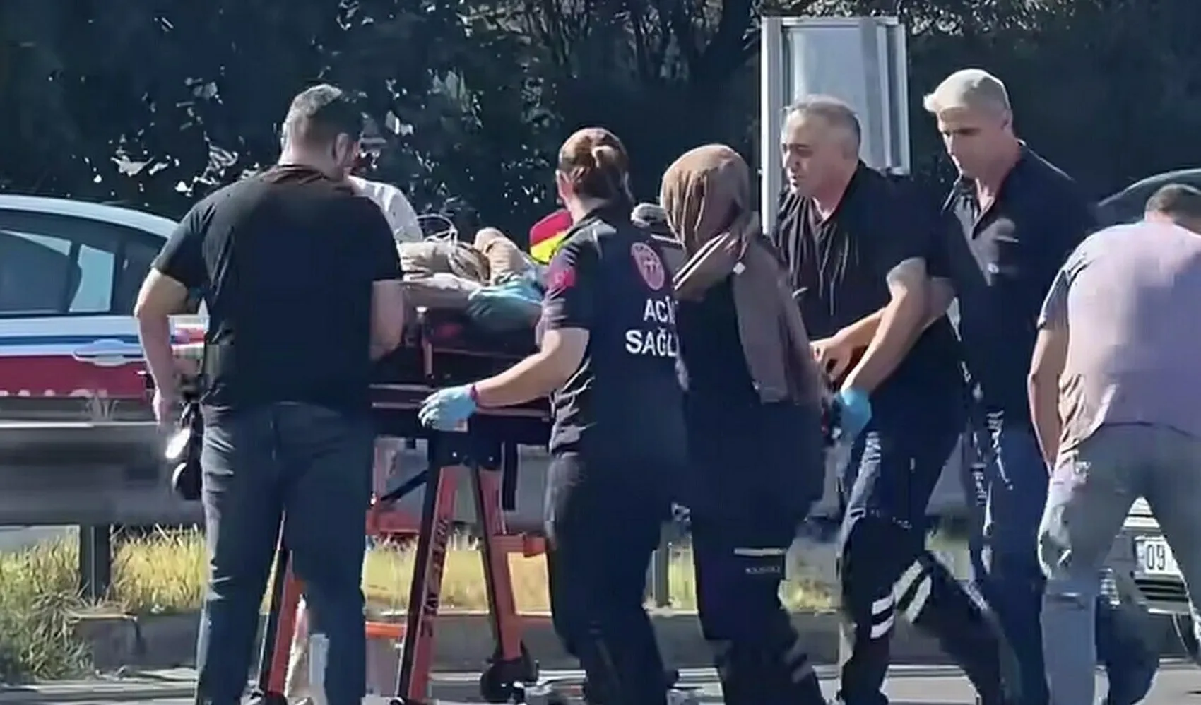 Aydın’da kavşakta mendil satan kadın kamyonet çarpması sonucu yaşamını yitirdi