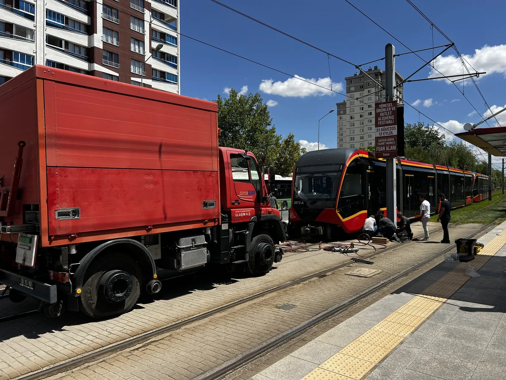 Kayseri'de tramvay kazası bir genç kızı hayattan kopardı