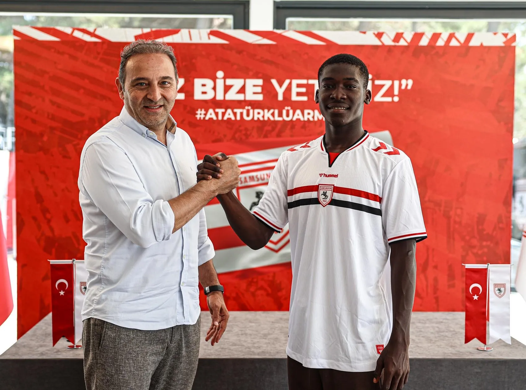Samsunspor orta saha rotasyonunu genç bir yetenekle güçlendirdi
