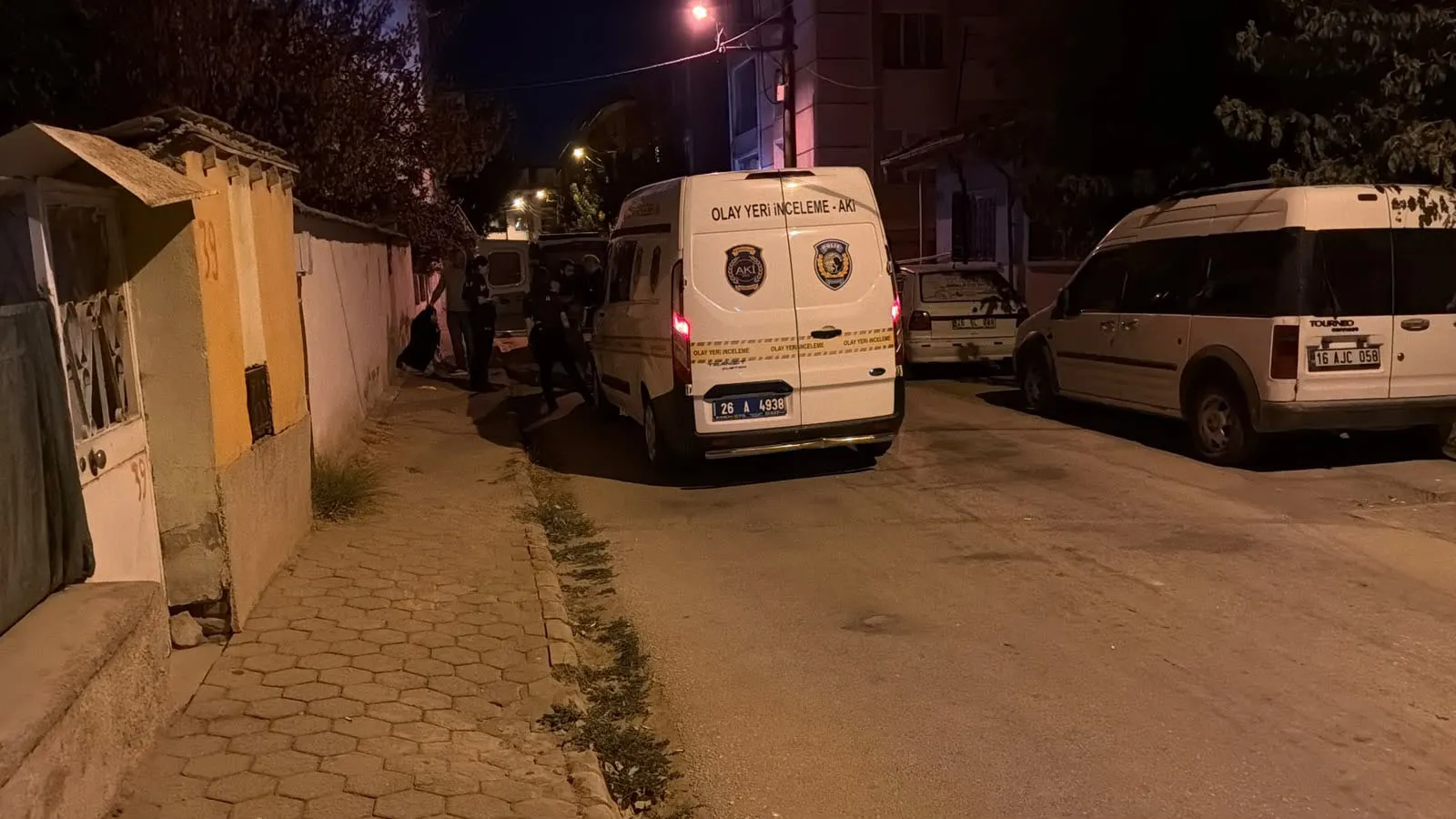 Alkol masasında arkadaşını bıçakladı, bıçağı çöpe attı