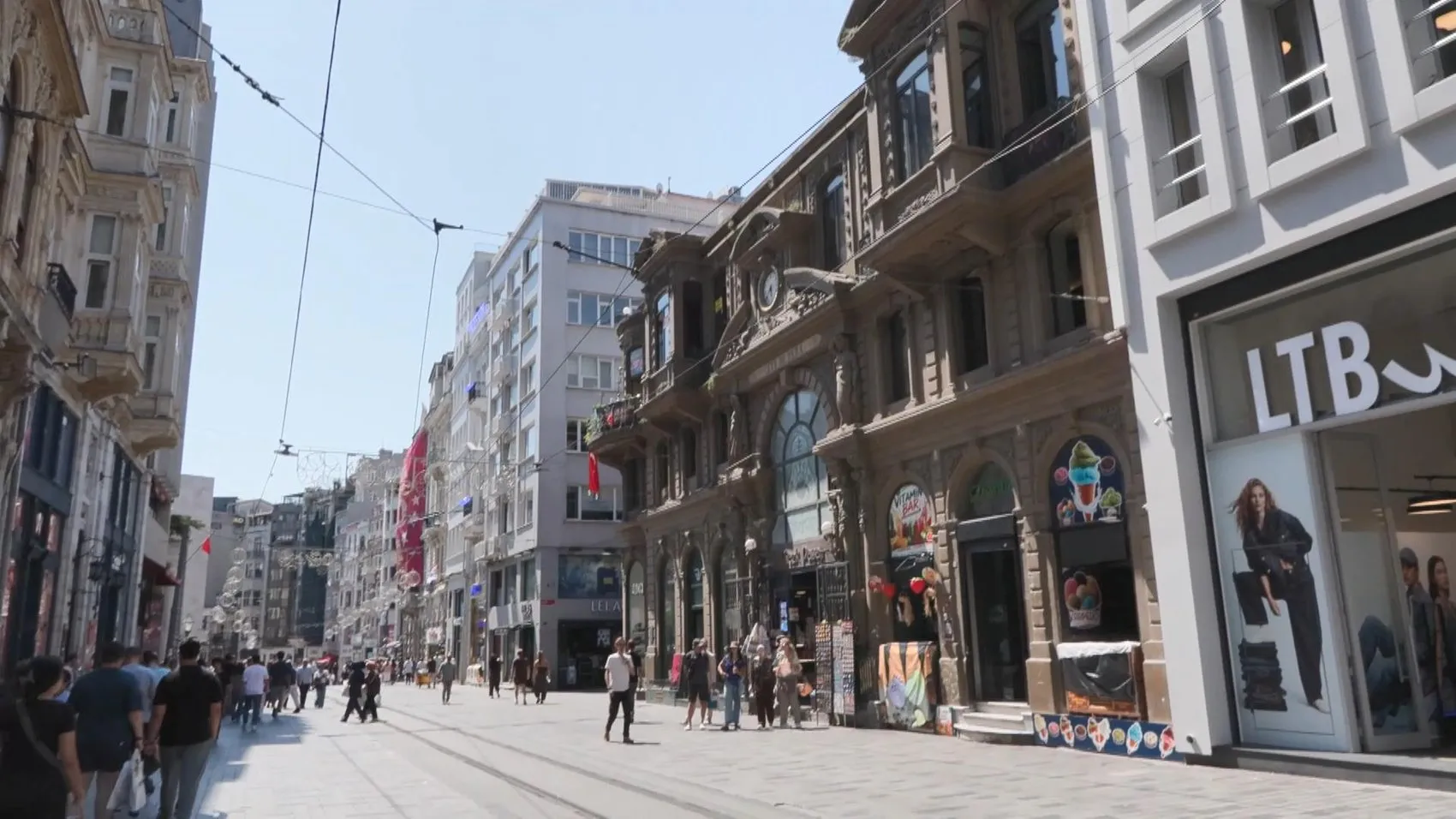 Çiçek Pasajı’na dondurmacı tabelası tepkisi