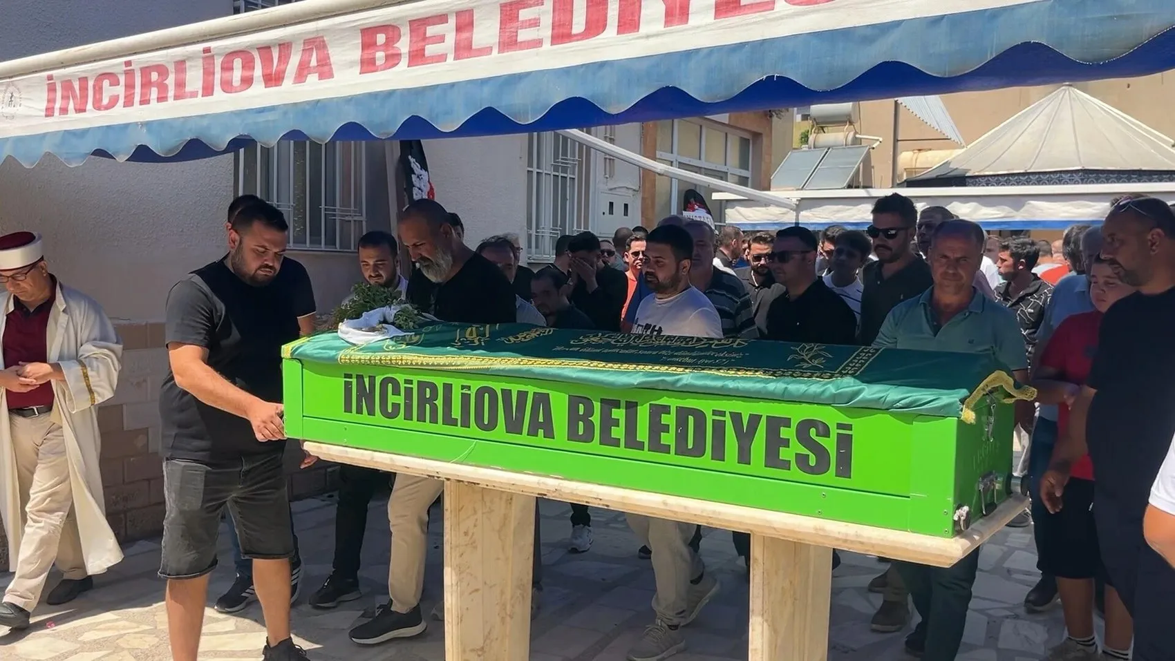 Aydın’da feci kazada hayatını kaybeden sağlıkçı son yolculuğuna uğurlandı