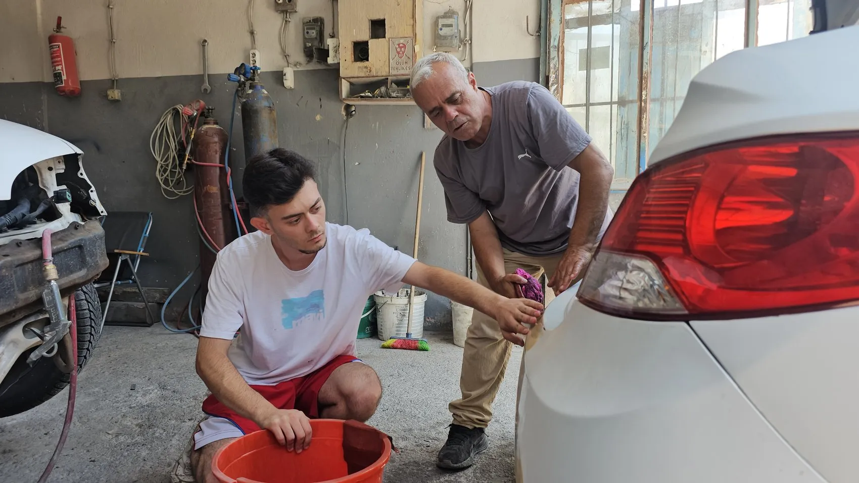 Zonguldaklı usta baba mesleğini oğluna miras bırakıyor