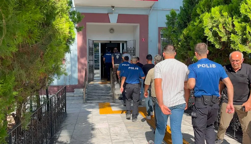 Manyas'ta polis uygulama noktalarını WhatsApp'tan paylaştılar, 7 gözaltı