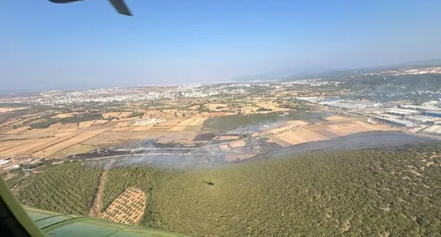 Rüzgar yangını büyüttü, ekipler havadan ve karadan müdahalede