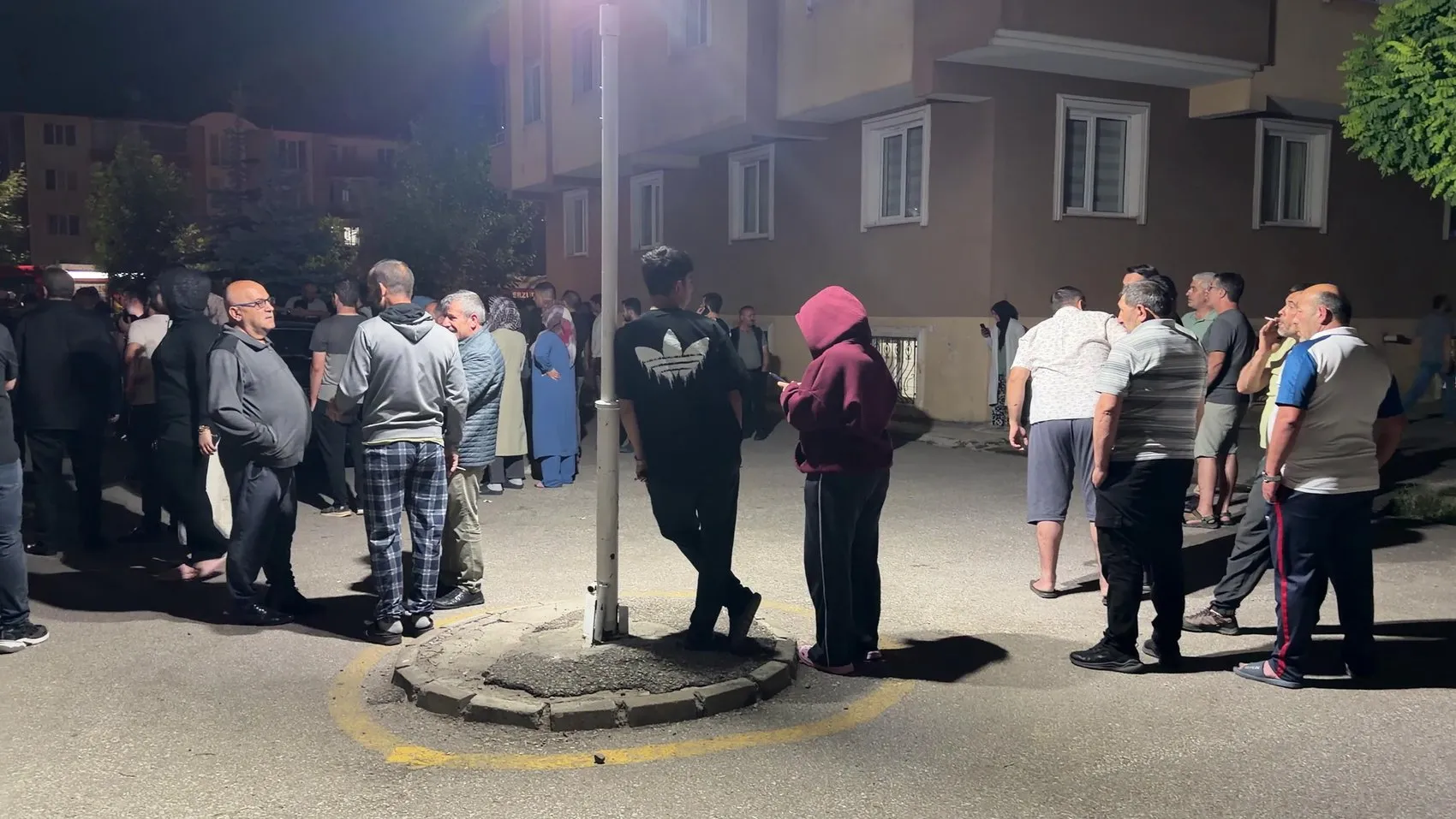 Erzurum'da gece yarısı apartman yangını paniği