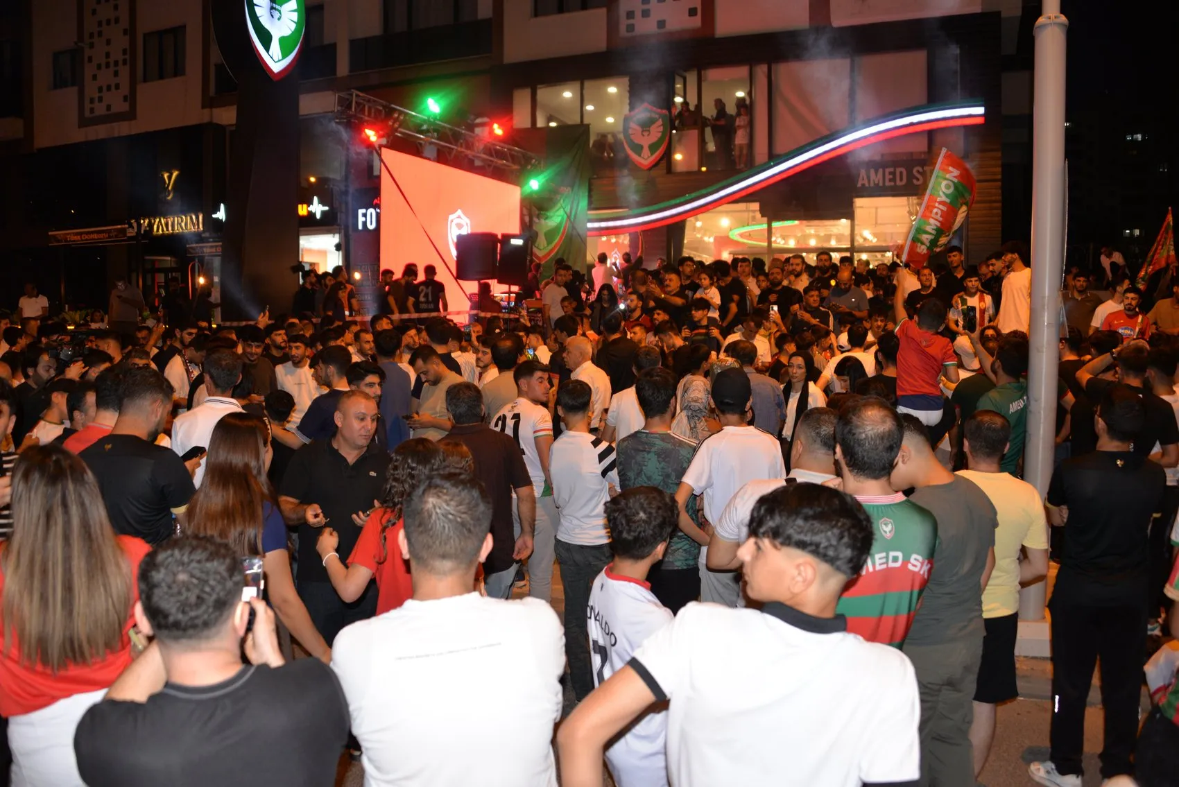 Amedspor Süper Lig için kadrosunu taraftarıyla buluşturdu