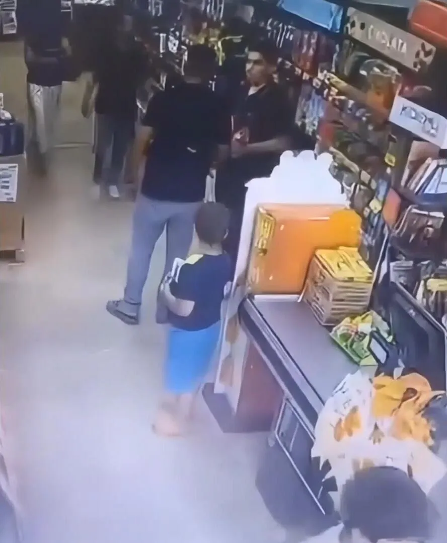Ümraniye’de markette uyarı sonrası şiddet kameraya yansıdı